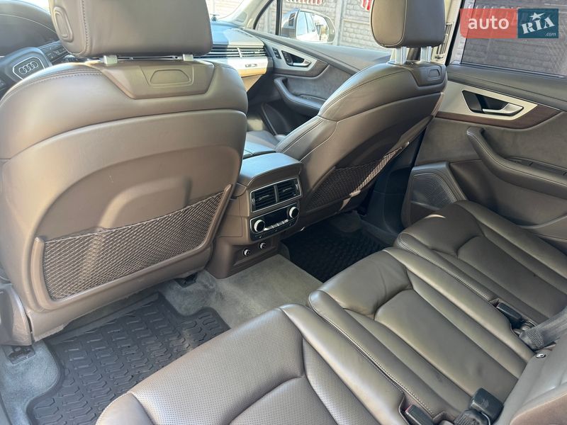 Внедорожник / Кроссовер Audi SQ7 2017 в Тернополе