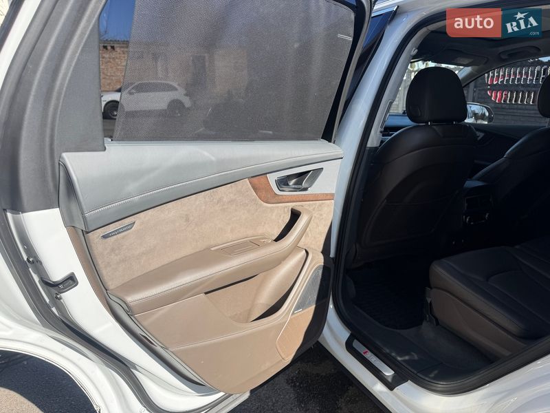 Внедорожник / Кроссовер Audi SQ7 2017 в Тернополе