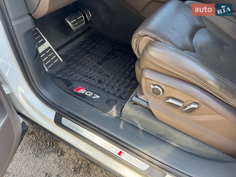 Внедорожник / Кроссовер Audi SQ7 2017 в Тернополе