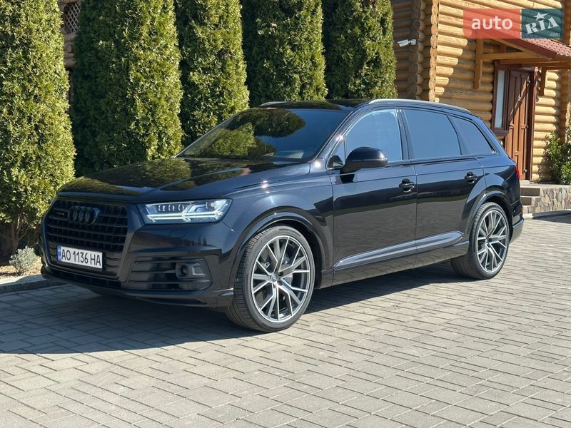 Внедорожник / Кроссовер Audi SQ7 2017 в Виноградове