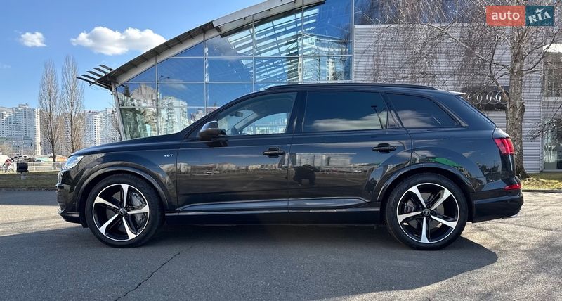 Позашляховик / Кросовер Audi SQ7 2017 в Києві
