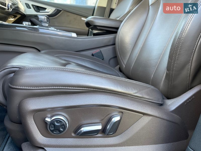Позашляховик / Кросовер Audi SQ7 2017 в Києві