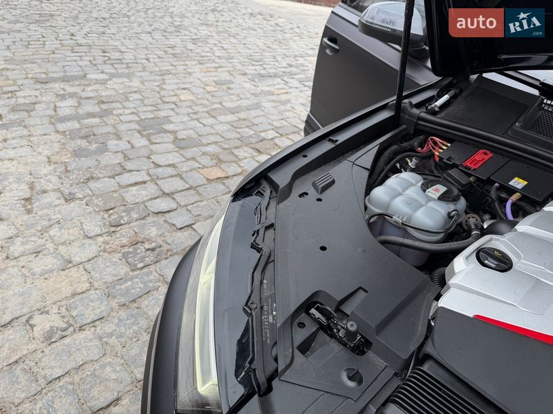 Внедорожник / Кроссовер Audi SQ7 2018 в Киеве