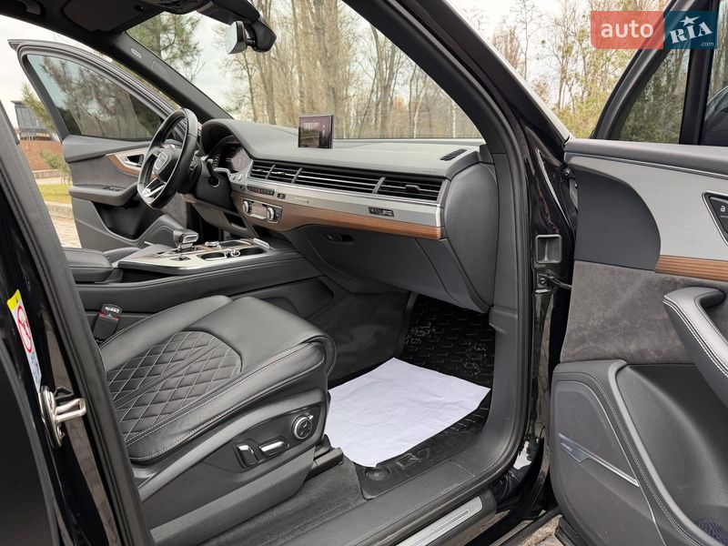 Внедорожник / Кроссовер Audi SQ7 2018 в Киеве