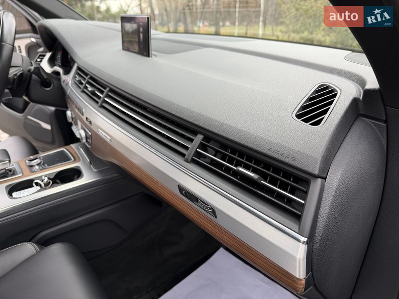 Внедорожник / Кроссовер Audi SQ7 2018 в Киеве