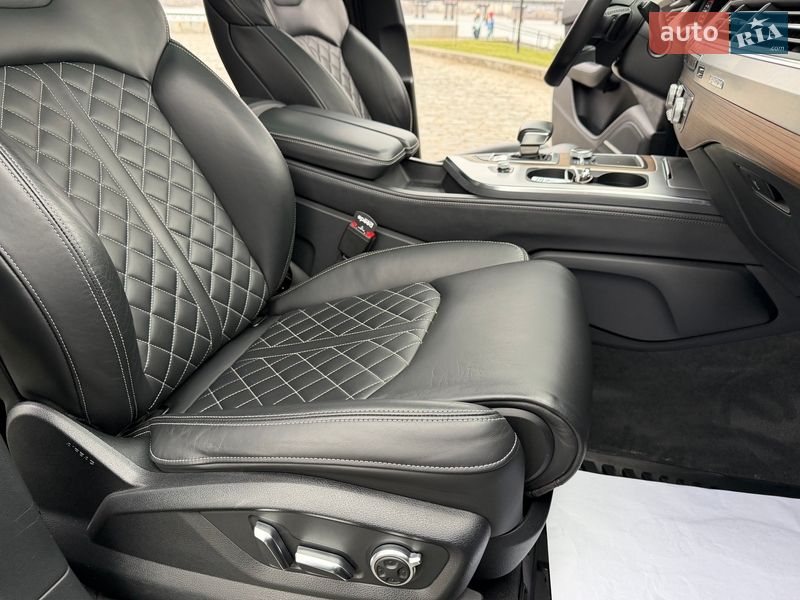 Внедорожник / Кроссовер Audi SQ7 2018 в Киеве