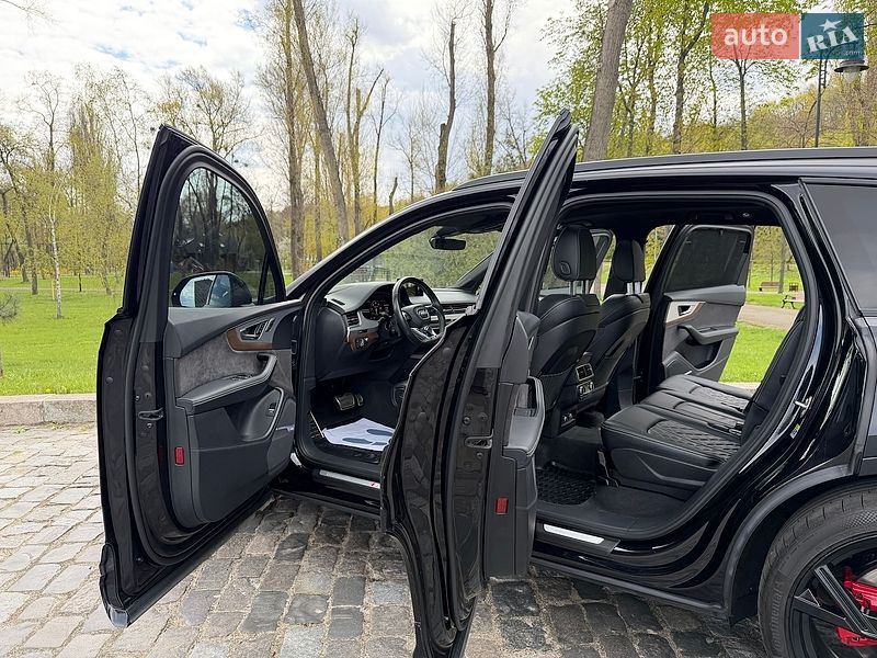 Внедорожник / Кроссовер Audi SQ7 2018 в Киеве