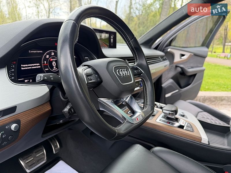Внедорожник / Кроссовер Audi SQ7 2018 в Киеве