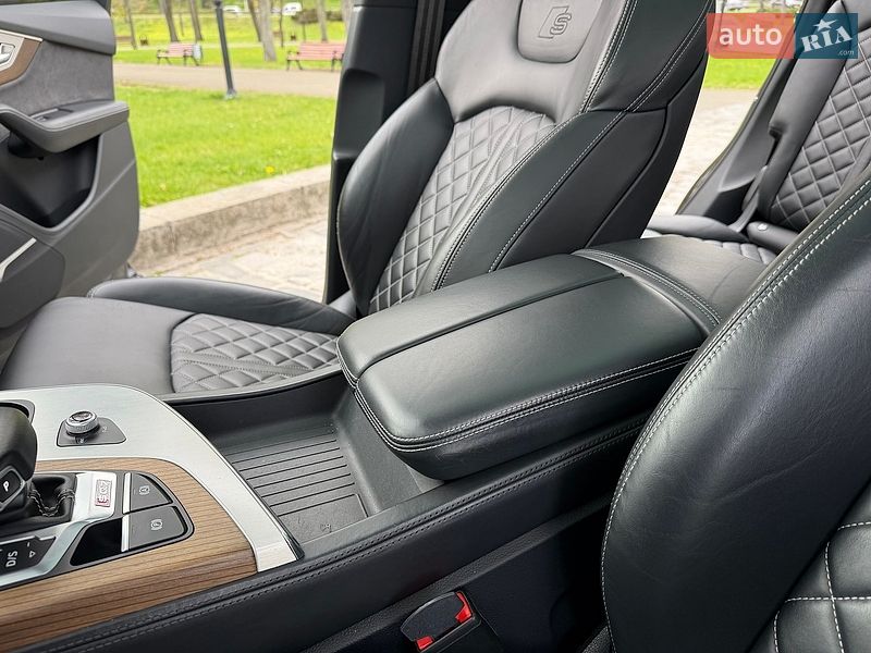 Внедорожник / Кроссовер Audi SQ7 2018 в Киеве