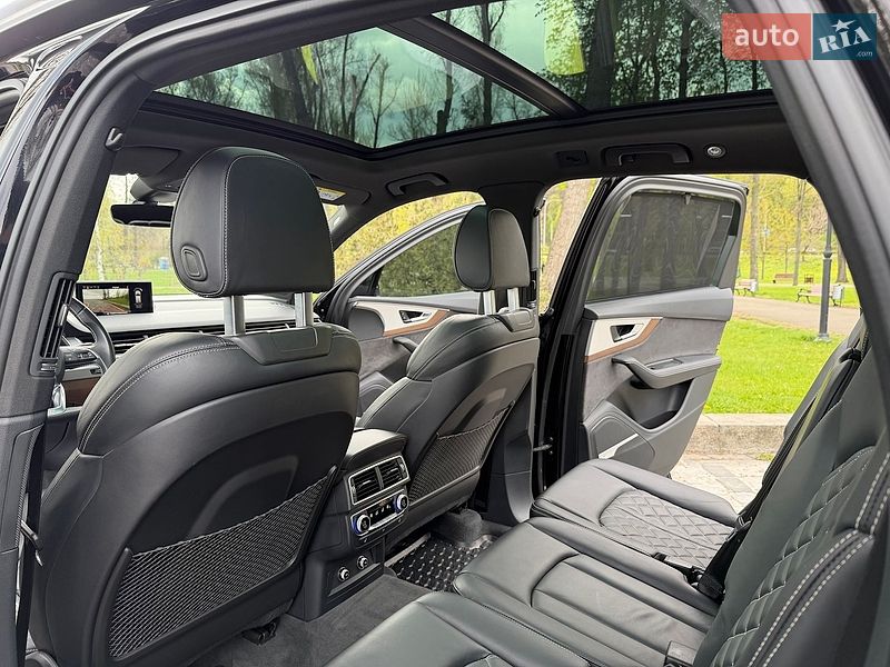 Внедорожник / Кроссовер Audi SQ7 2018 в Киеве