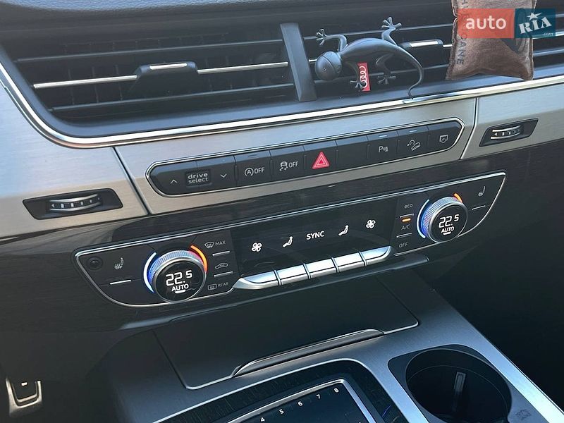 Внедорожник / Кроссовер Audi SQ7 2018 в Киеве