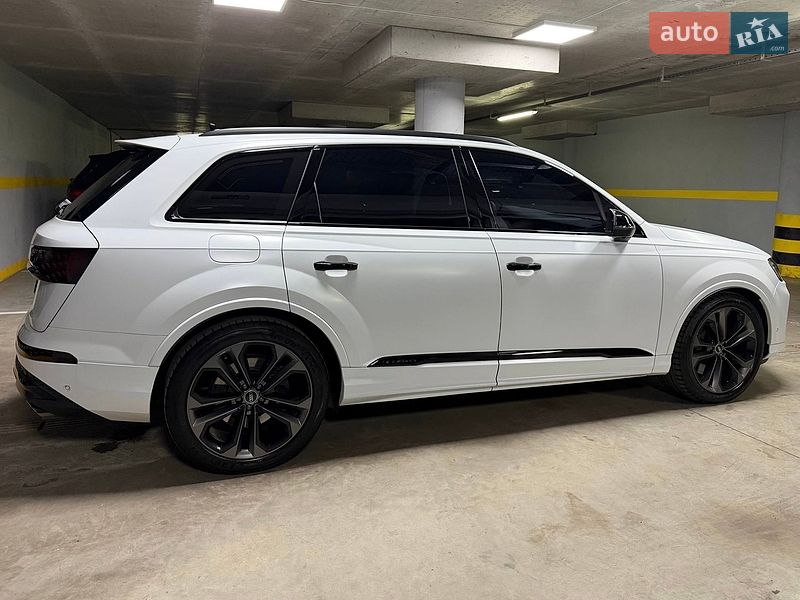 Внедорожник / Кроссовер Audi SQ7 2024 в Киеве