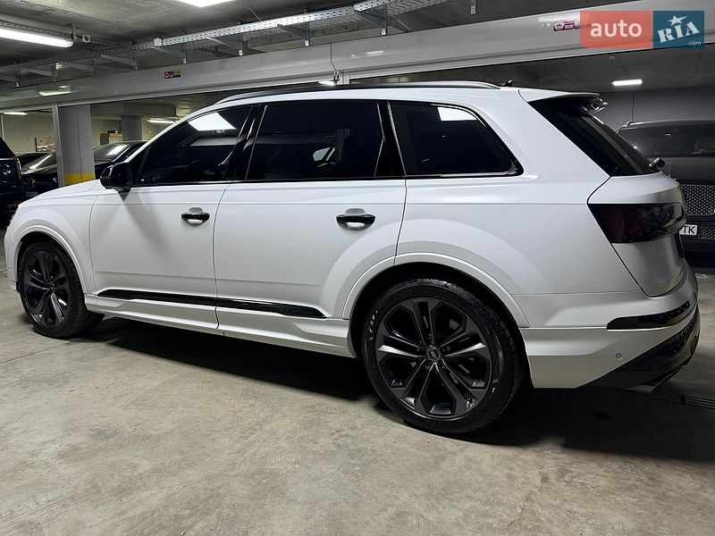 Внедорожник / Кроссовер Audi SQ7 2024 в Киеве