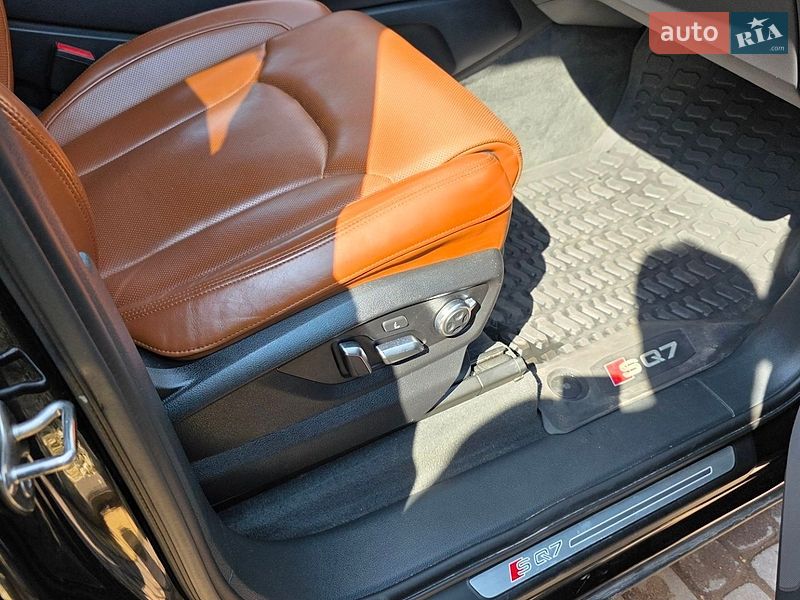 Позашляховик / Кросовер Audi SQ7 2018 в Нововолинську