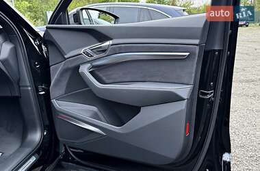 Внедорожник / Кроссовер Audi SQ8 e-tron 2023 в 