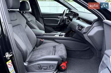 Внедорожник / Кроссовер Audi SQ8 e-tron 2023 в 