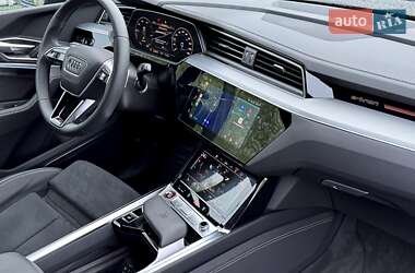 Внедорожник / Кроссовер Audi SQ8 e-tron 2023 в 
