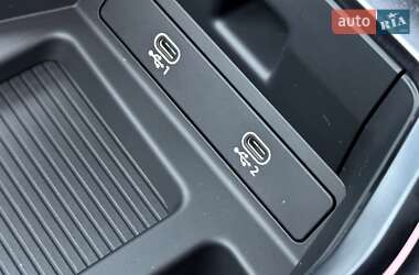 Внедорожник / Кроссовер Audi SQ8 e-tron 2023 в 