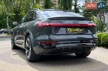 Позашляховик / Кросовер Audi SQ8 e-tron 2023 в 