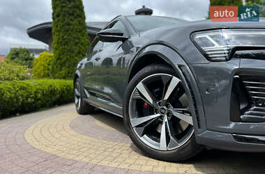 Позашляховик / Кросовер Audi SQ8 e-tron 2023 в 