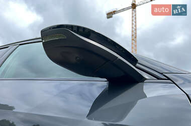 Позашляховик / Кросовер Audi SQ8 e-tron 2023 в 