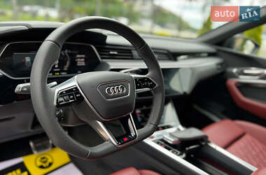 Позашляховик / Кросовер Audi SQ8 e-tron 2023 в 