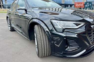 Внедорожник / Кроссовер Audi SQ8 e-tron 2023 в 
