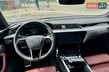 Внедорожник / Кроссовер Audi SQ8 e-tron 2023 в 