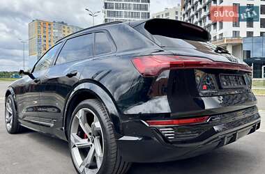 Внедорожник / Кроссовер Audi SQ8 e-tron 2023 в 