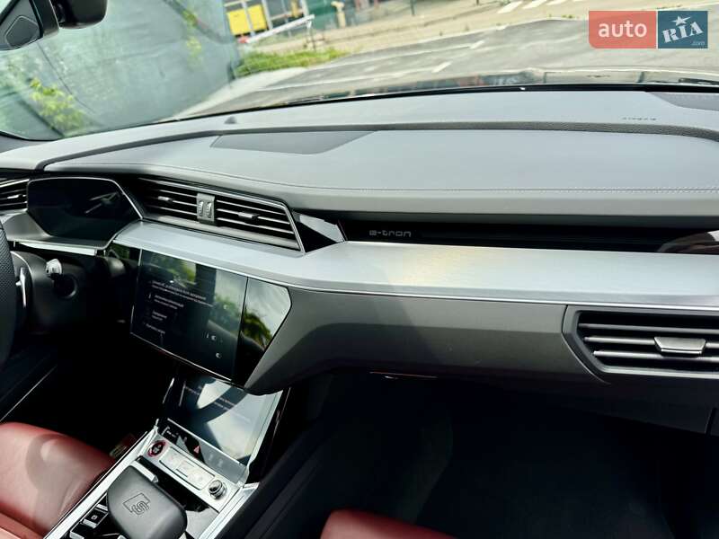 Внедорожник / Кроссовер Audi SQ8 e-tron 2023 в Киеве