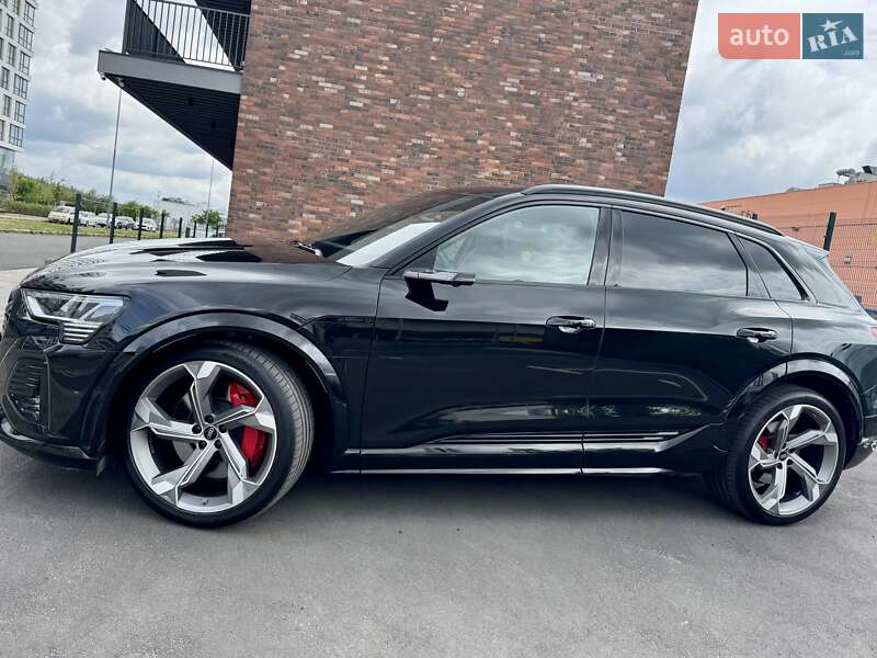 Внедорожник / Кроссовер Audi SQ8 e-tron 2023 в Киеве