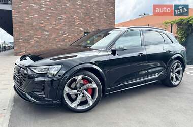 Внедорожник / Кроссовер Audi SQ8 e-tron 2023 в 