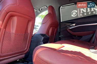 Внедорожник / Кроссовер Audi SQ8 e-tron 2023 в 