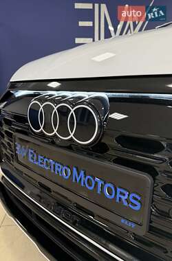 Внедорожник / Кроссовер Audi SQ8 e-tron 2023 в 