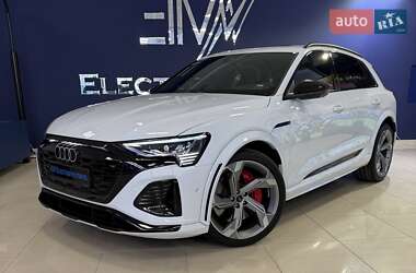Внедорожник / Кроссовер Audi SQ8 e-tron 2023 в 
