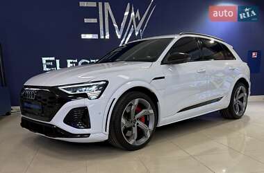 Внедорожник / Кроссовер Audi SQ8 e-tron 2023 в 