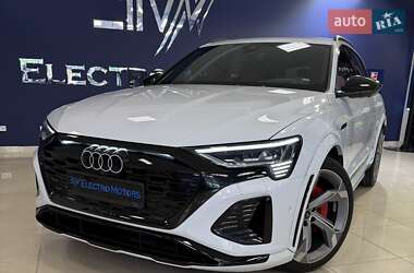 Внедорожник / Кроссовер Audi SQ8 e-tron 2023 в 