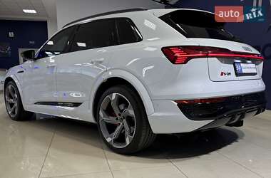 Внедорожник / Кроссовер Audi SQ8 e-tron 2023 в 