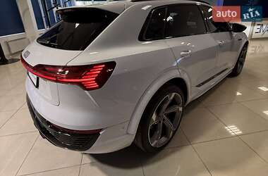 Внедорожник / Кроссовер Audi SQ8 e-tron 2023 в 
