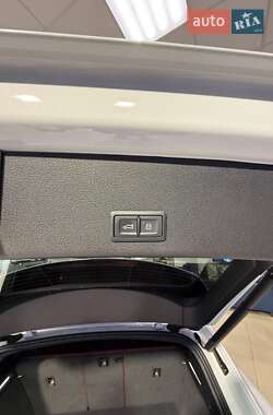Внедорожник / Кроссовер Audi SQ8 e-tron 2023 в 