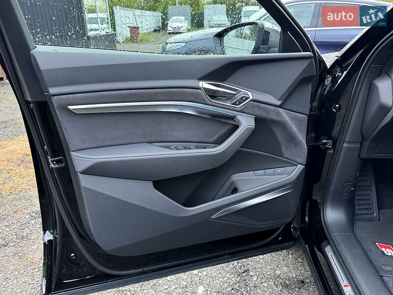 Внедорожник / Кроссовер Audi SQ8 e-tron 2023 в Киеве
