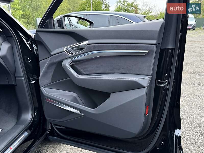 Внедорожник / Кроссовер Audi SQ8 e-tron 2023 в Киеве