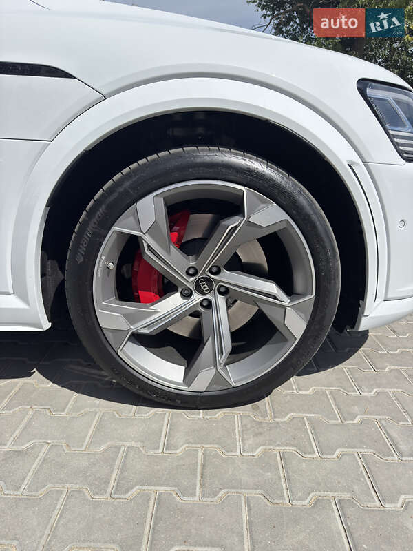 Внедорожник / Кроссовер Audi SQ8 e-tron 2023 в Кропивницком