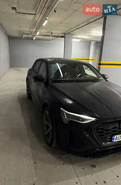 Внедорожник / Кроссовер Audi SQ8 e-tron 2024 в 