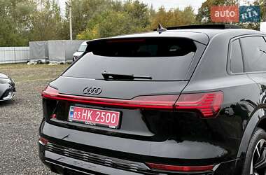 Внедорожник / Кроссовер Audi SQ8 e-tron 2024 в 