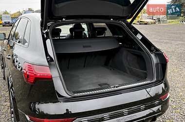 Внедорожник / Кроссовер Audi SQ8 e-tron 2024 в 