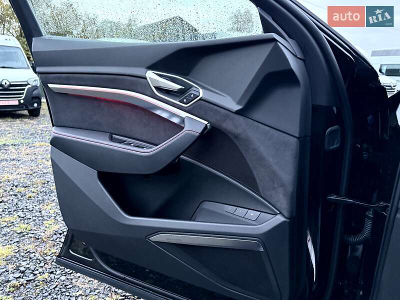 Позашляховик / Кросовер Audi SQ8 e-tron 2024 в Ковелі