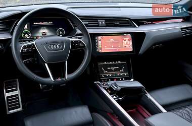 Внедорожник / Кроссовер Audi SQ8 e-tron 2024 в 