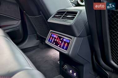 Внедорожник / Кроссовер Audi SQ8 e-tron 2024 в 