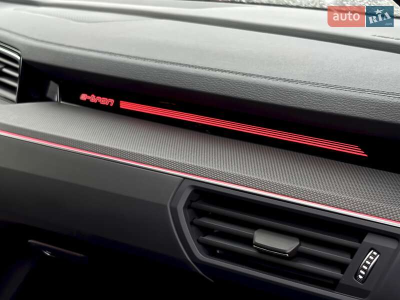 Позашляховик / Кросовер Audi SQ8 e-tron 2024 в Ковелі